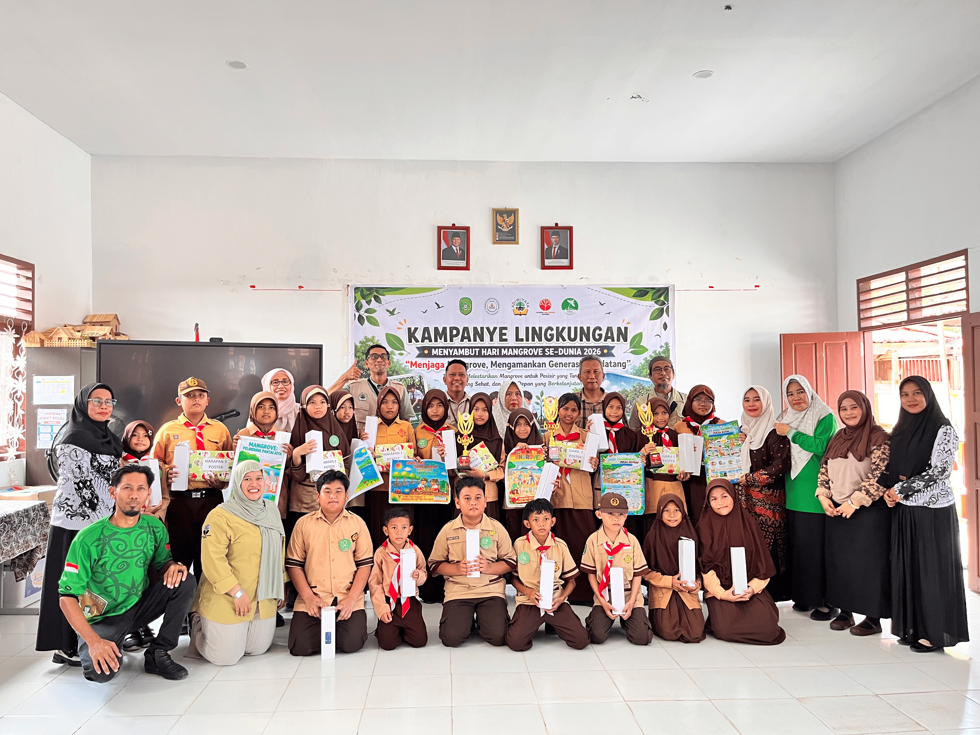 Kegiatan bertajuk "Menjaga Mangrove, Mengamankan Generasi Mendatang" tersebut dipusatkan di SDN 009 Muara Badak, Desa Gas Alam.